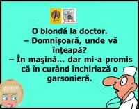 Blonda la medic
